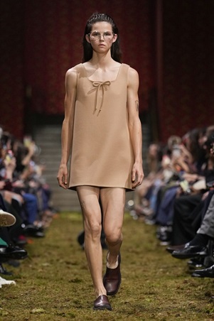 لمسة من الألفينات تعود إلى المنصة